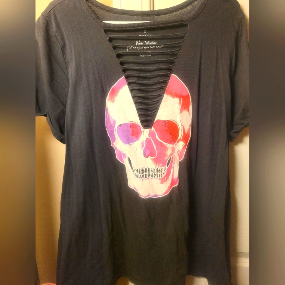 Size 2 TORRID LoveSick T-Shirt with Pink Skull Design